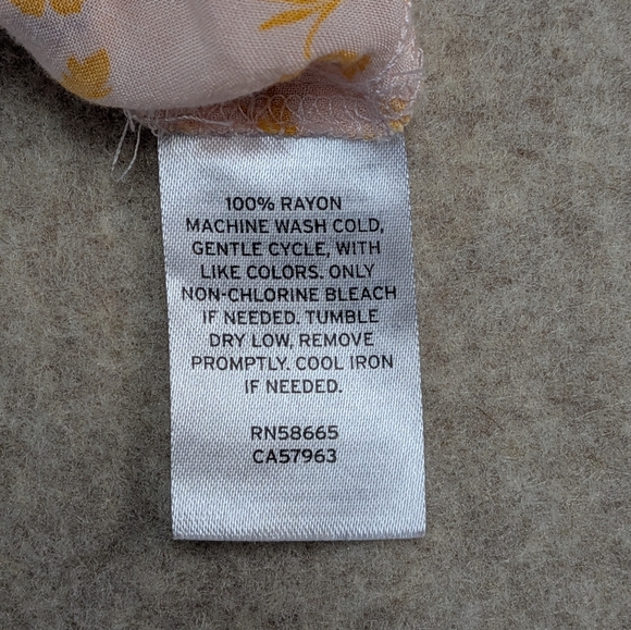 Melrose & Market Floral Sunflower Tie-Front Women's Medium Cap Sleeve Blouse - Picture 7 of 7